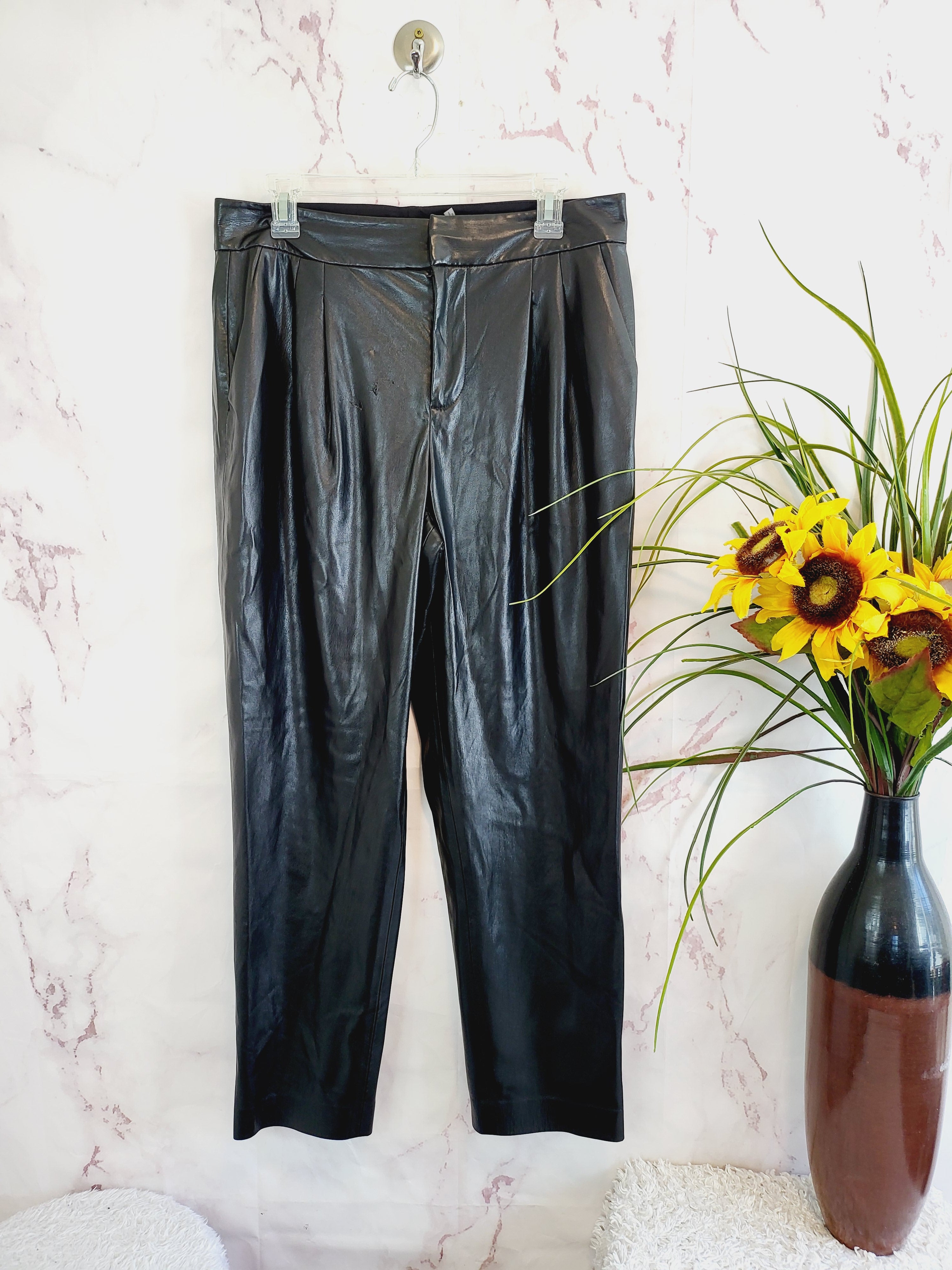 ALICE + OLIVIA Esta Vegan Leather Pleated Pant - Black