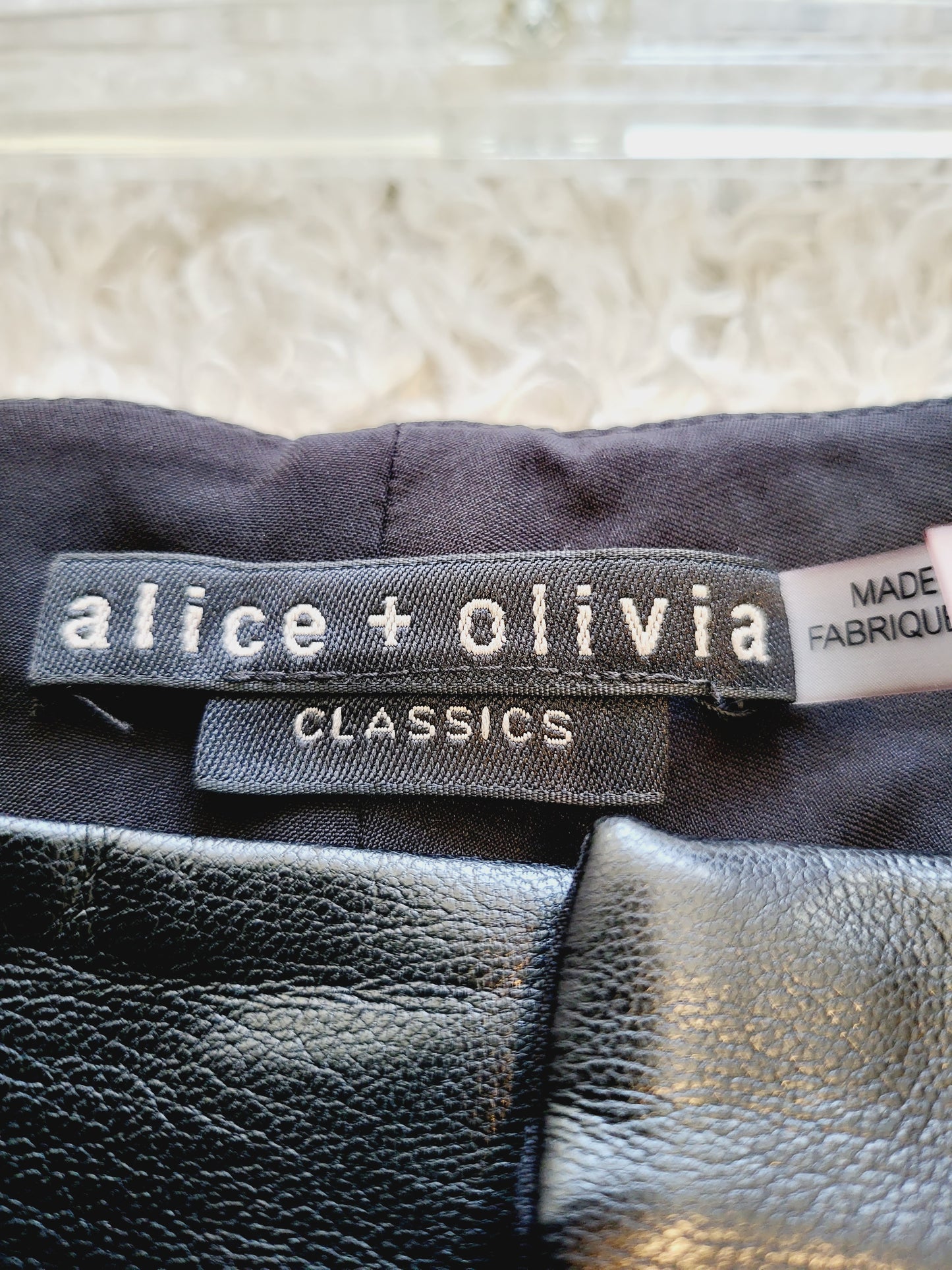 ALICE + OLIVIA Esta Vegan Leather Pleated Pant - Black