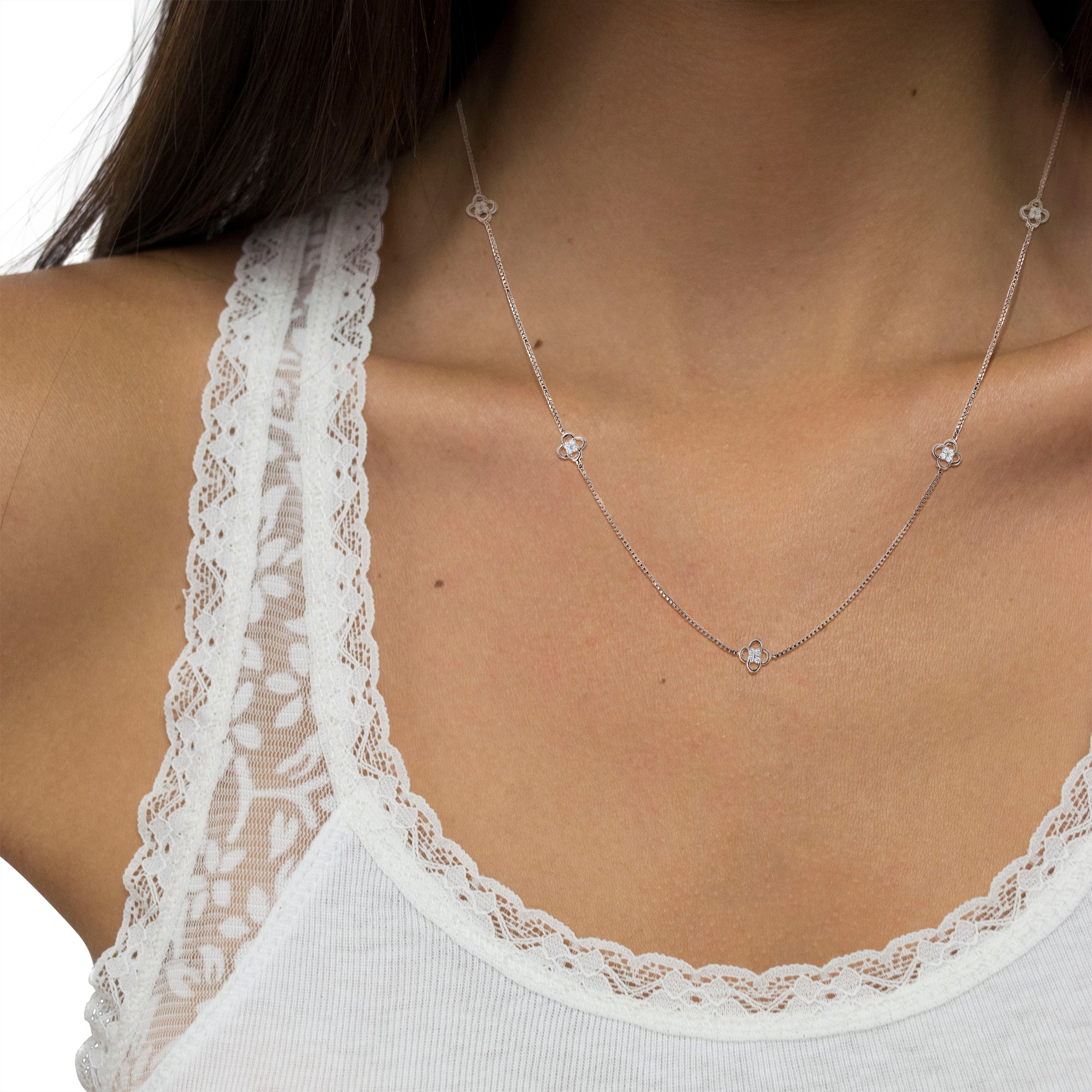 Haus of Brilliance .925 Sterling Silver 1/4 Cttw Diamond Open Quatrefoil Flower Floating Station 18" Necklace (I-J Color, I1-I2 Clarity)