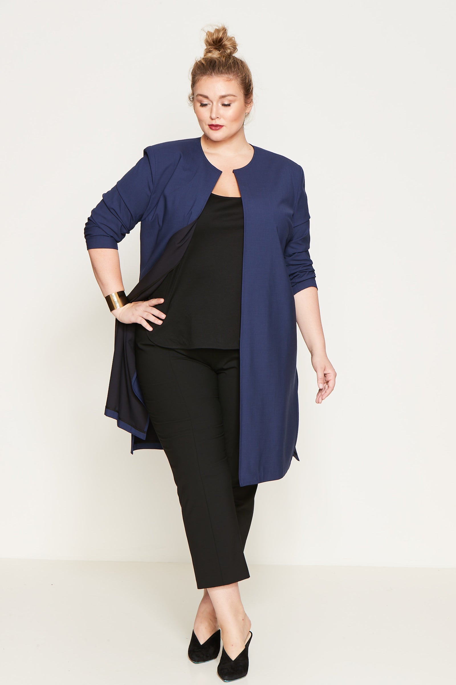 Pari Passu Wool Blend Side Split Jacket Fit D: "Modified Hour Glass" - Navy