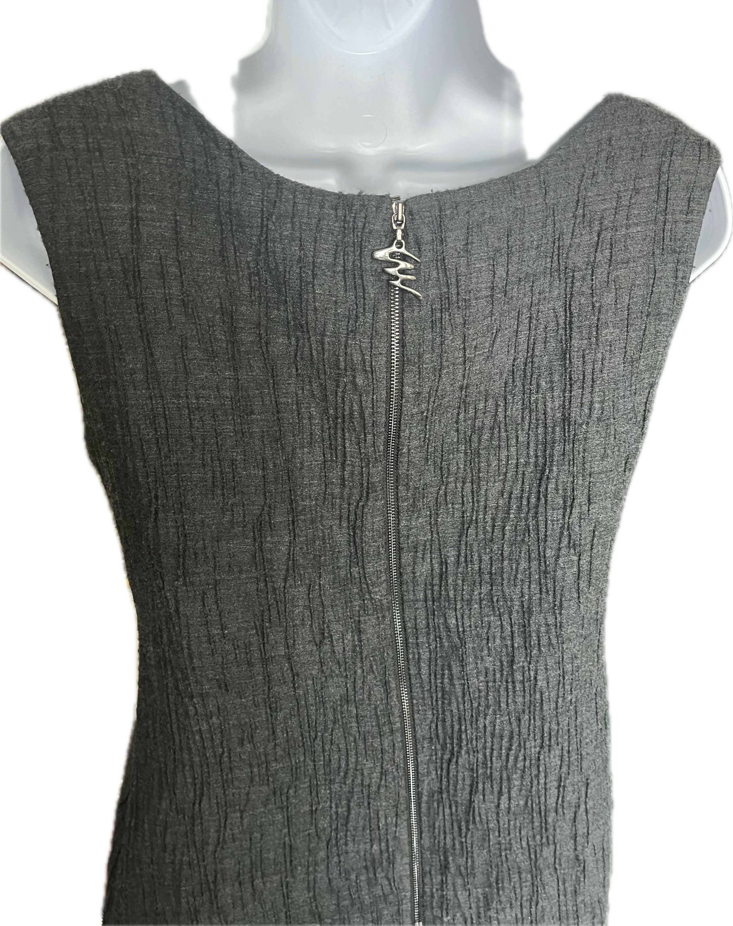 Lyudviga Couture Zipper Detail Textured Sleeveless Dress Gray size 6