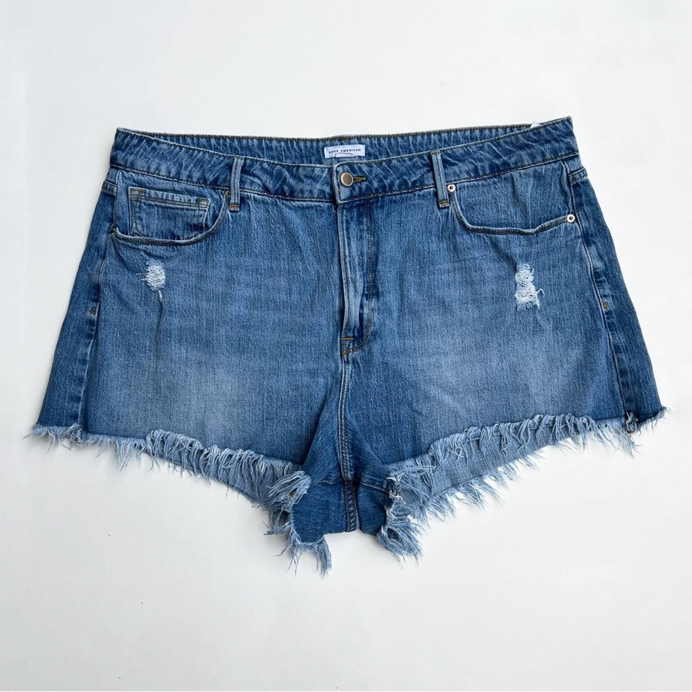 GOOD AMERICAN Bombshell Frayed Denim Shorts - Medium Blue Wash - Size 18