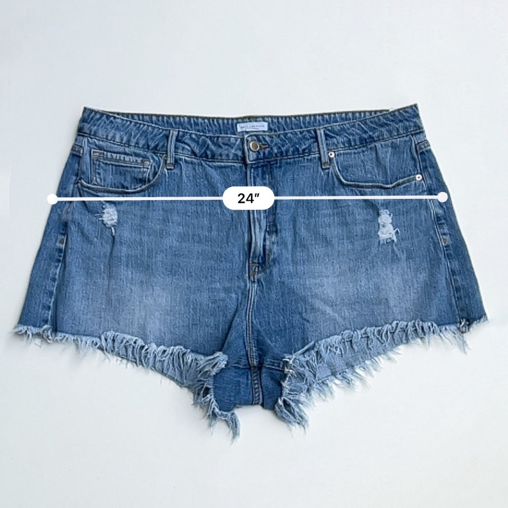 GOOD AMERICAN Bombshell Frayed Denim Shorts - Medium Blue Wash - Size 18