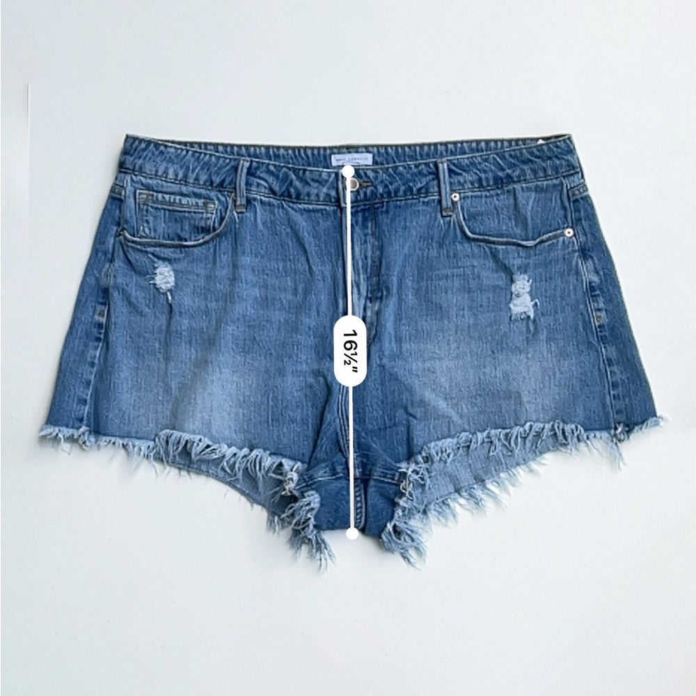 GOOD AMERICAN Bombshell Frayed Denim Shorts - Medium Blue Wash - Size 18