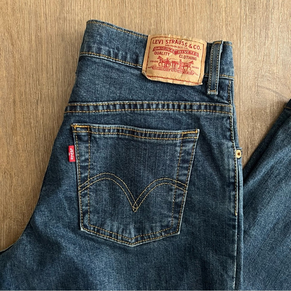 Levi’s 550 Relaxed Bootcut - Dark Blue Wash - Size 4M