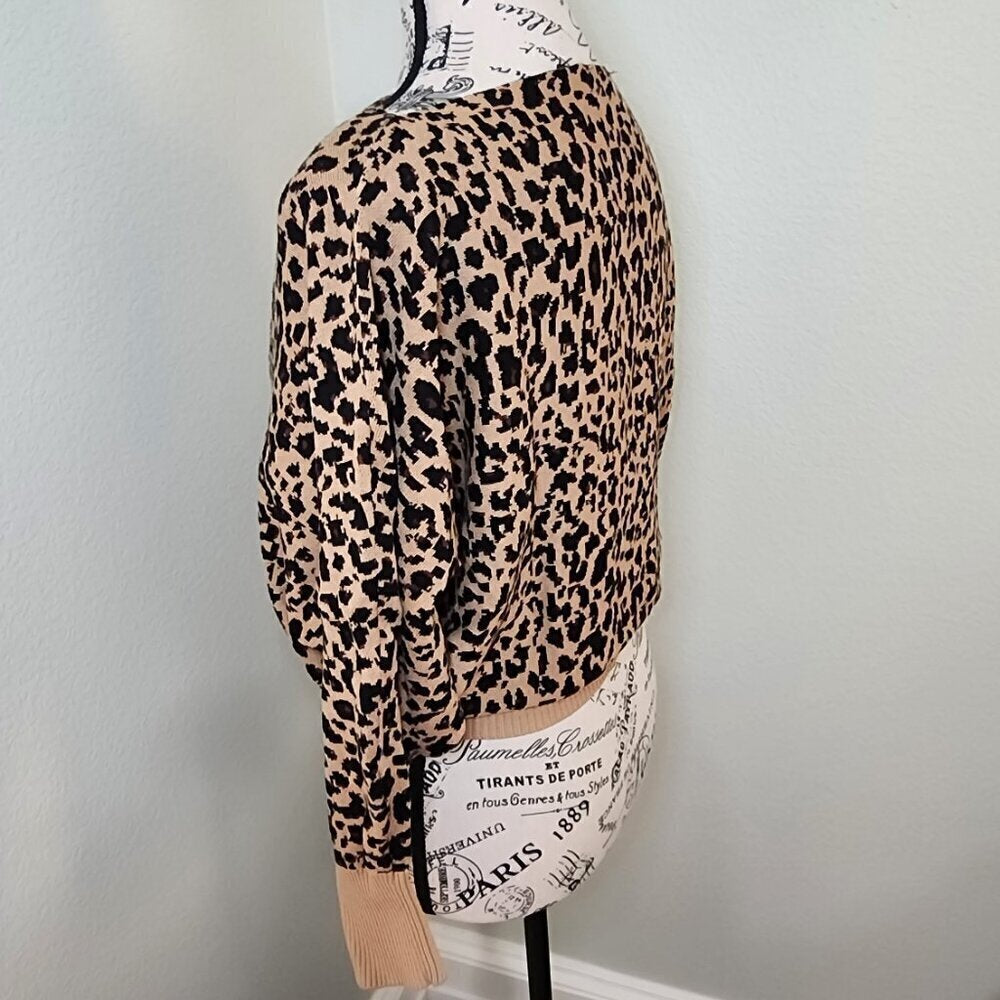 New York and Company Cheetah Print Cropped Sweater Size M