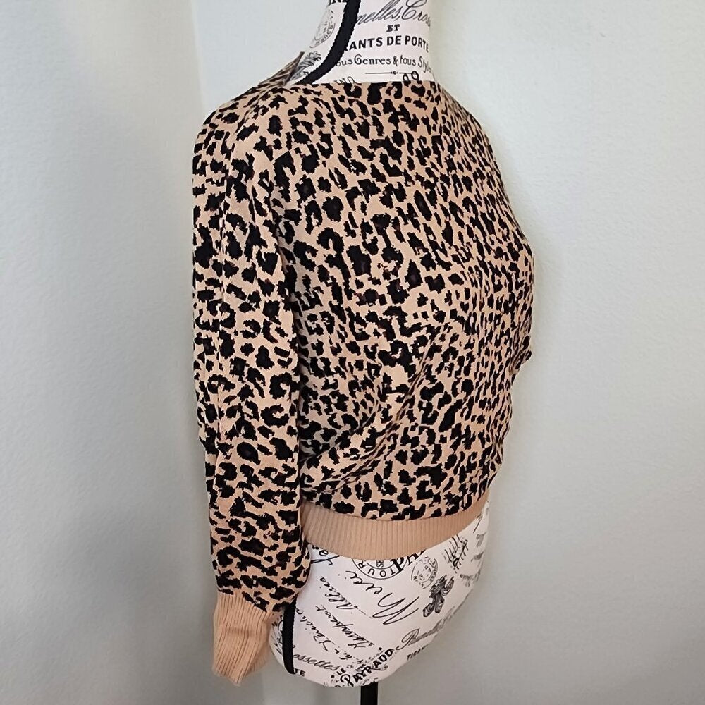 New York and Company Cheetah Print Cropped Sweater Size M