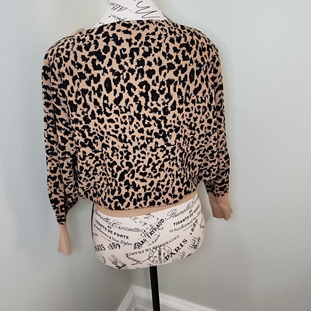 New York and Company Cheetah Print Cropped Sweater Size M