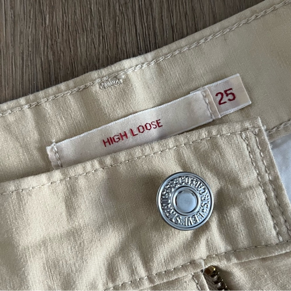 Levi’s Premium 100% Cotton High Loose Pleated Pants - Cream Beige - Size 25