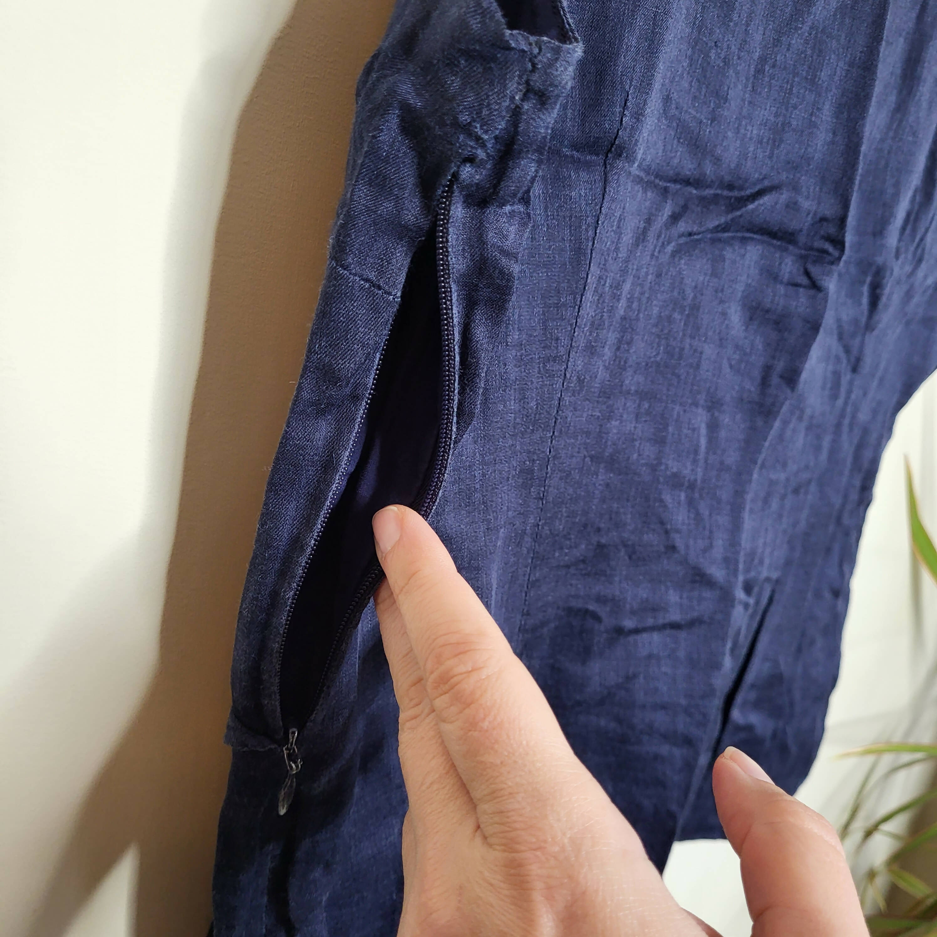 Boden Alicia Ruffles Fitted Top Blouse Navy