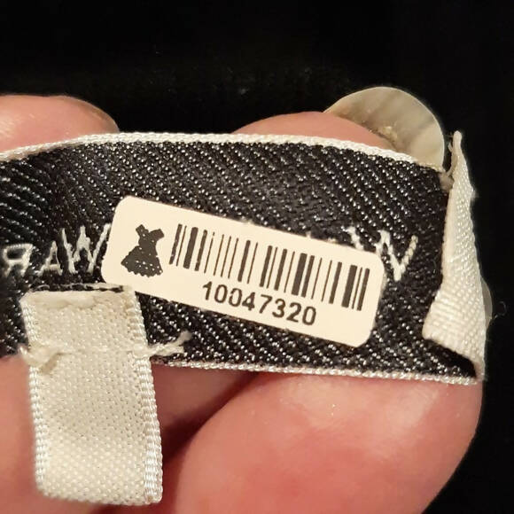 White + Warren Cashmere Slim Ribbed V-Neck - Black