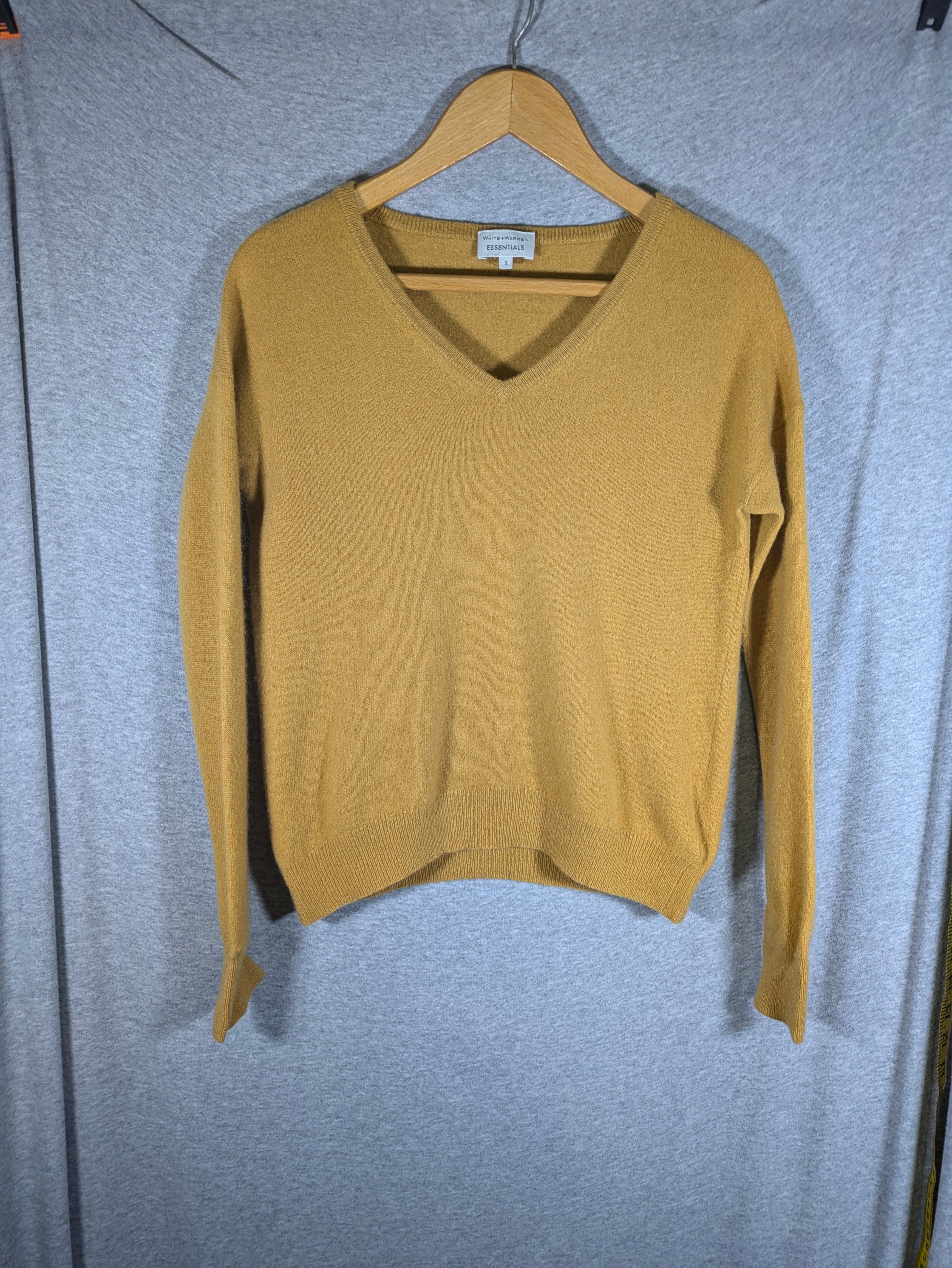 White + Warren Ribbed Trim Cashmere V-Neck Sweater - /Gold - S/