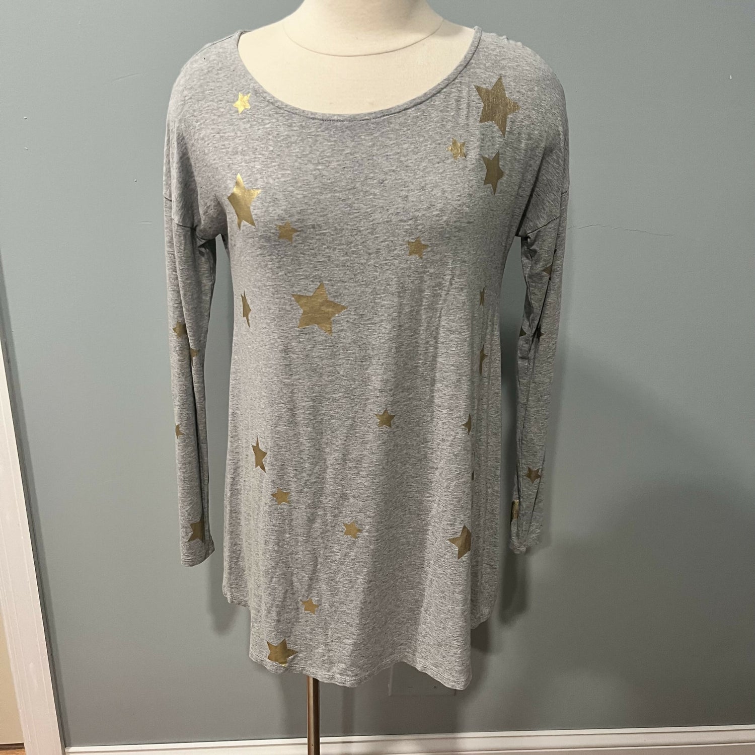 Isabella Oliver Maternity Long Sleeve Scoop Neck Gold Star Tee - Abstract - Gray Multi - 6M