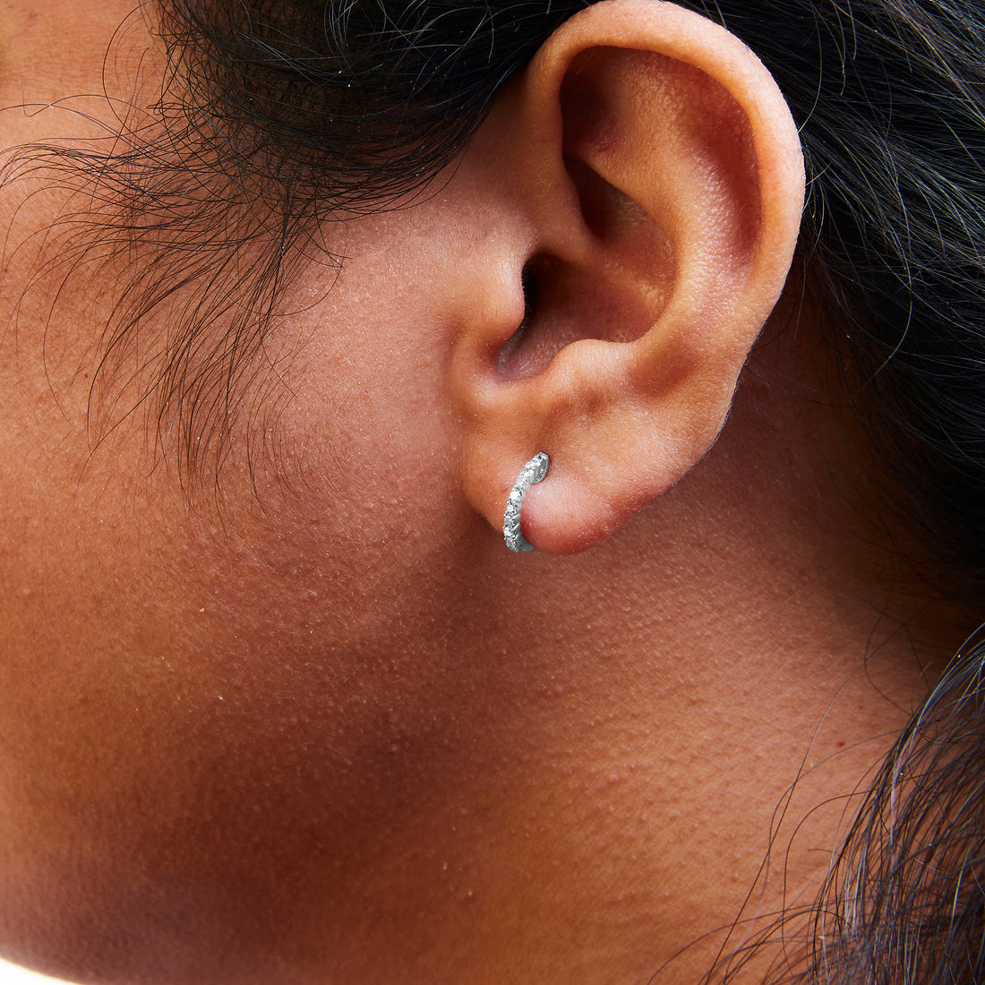 Haus of Brilliance .925 Sterling Silver 1/6 Cttw Diamond Petite Hoop Earrings (I-J Color, I2-I3 Clarity)