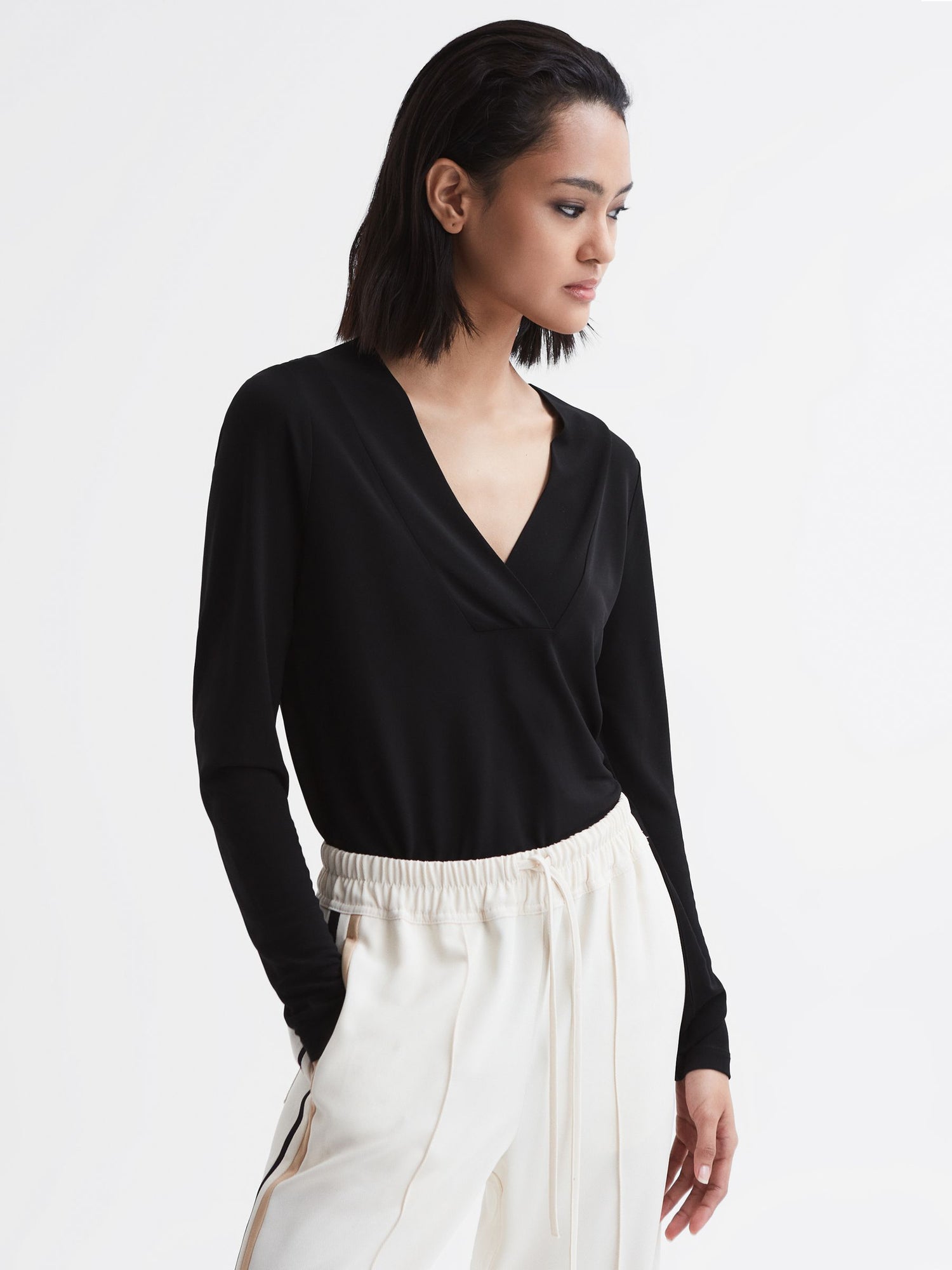 Reiss Long Sleeve Wide V-Neck Sweater - Black