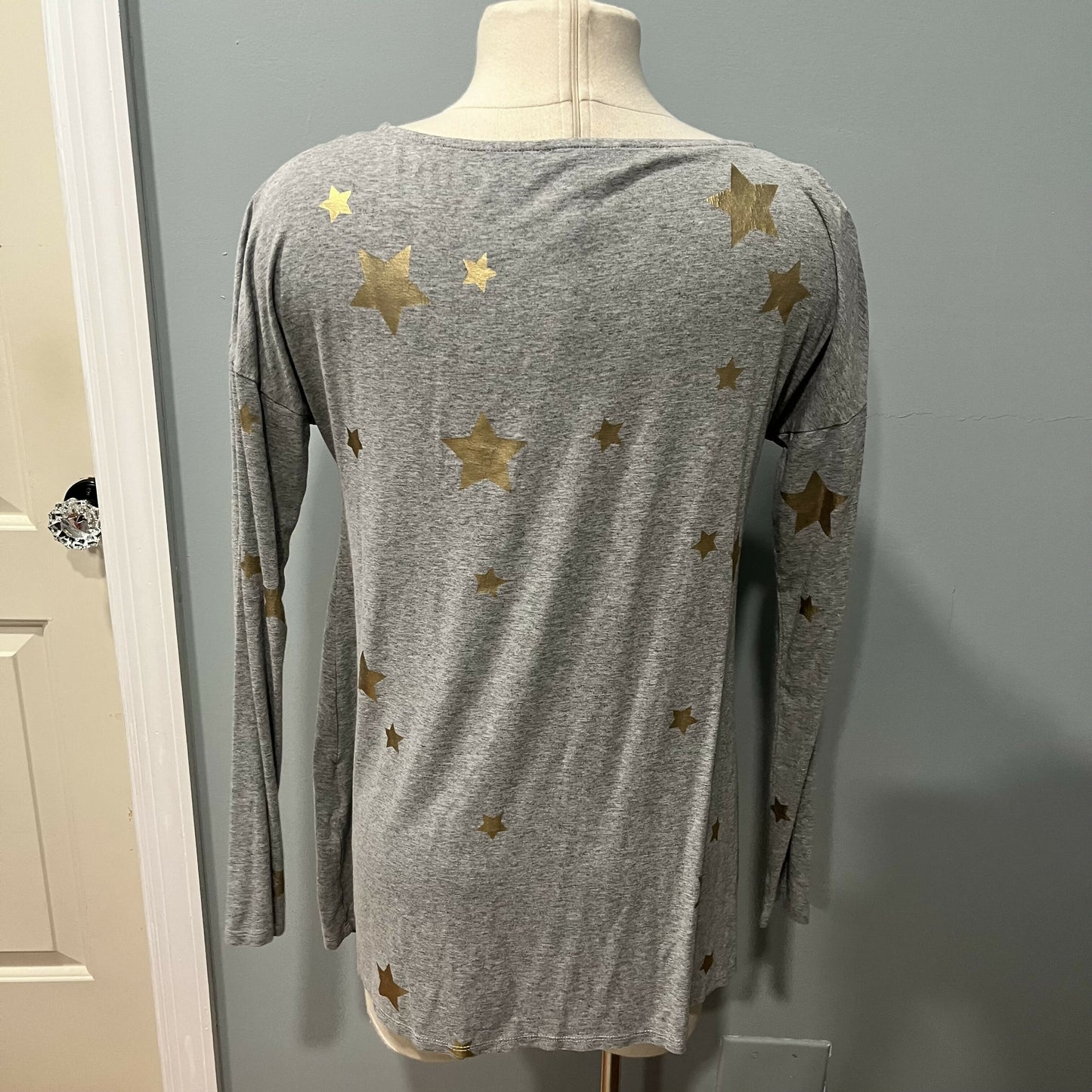 Isabella Oliver Maternity Long Sleeve Scoop Neck Gold Star Tee - Abstract - Gray Multi - 6M