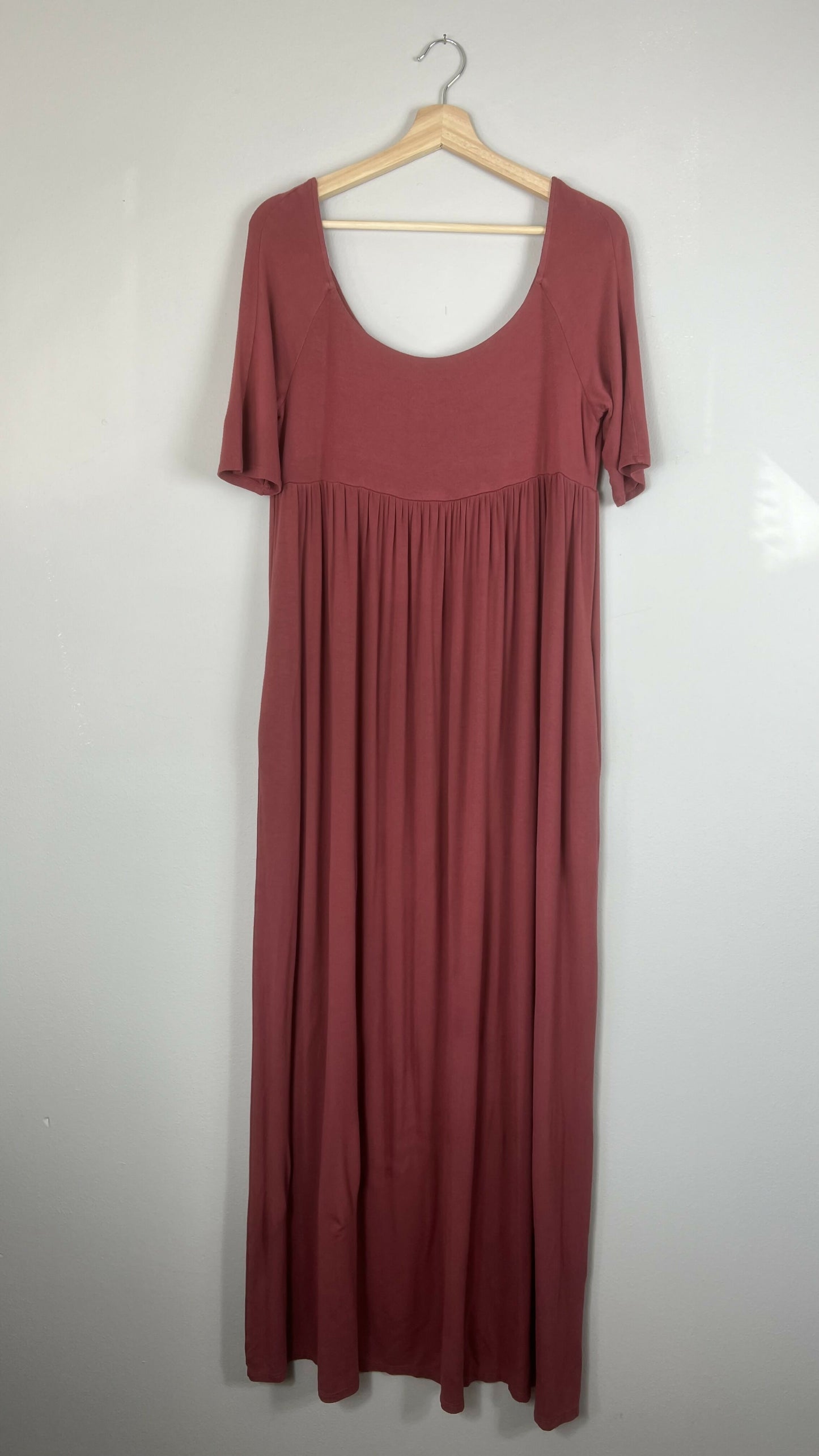 Ingrid & Isabel Elbow Sleeve Maternity Dress - Brick Red / Dark Pink - Medium