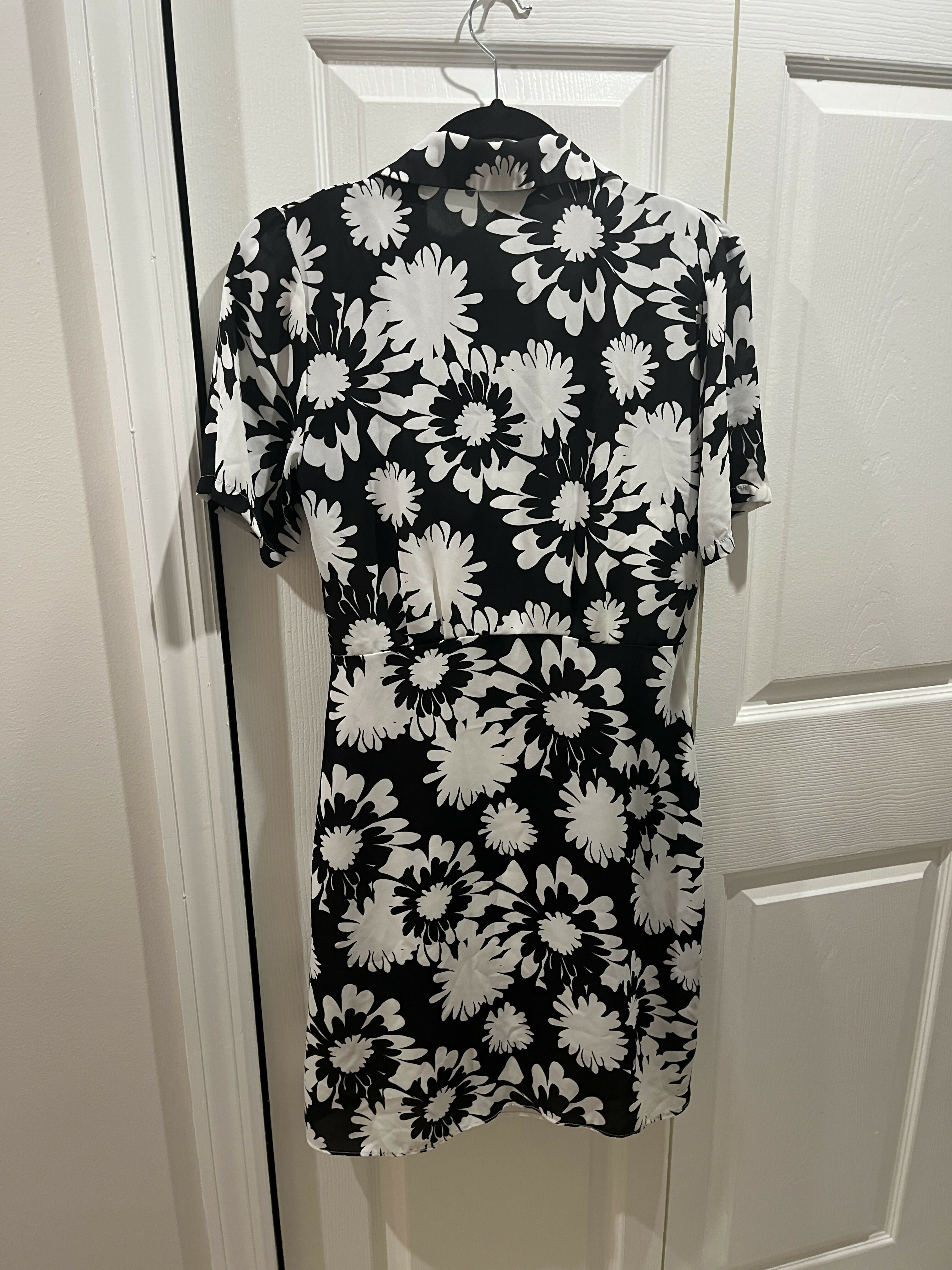 Nicole Miller Lora Twist Front Shirtdress - Floral - Black Multi/Black/White - 6