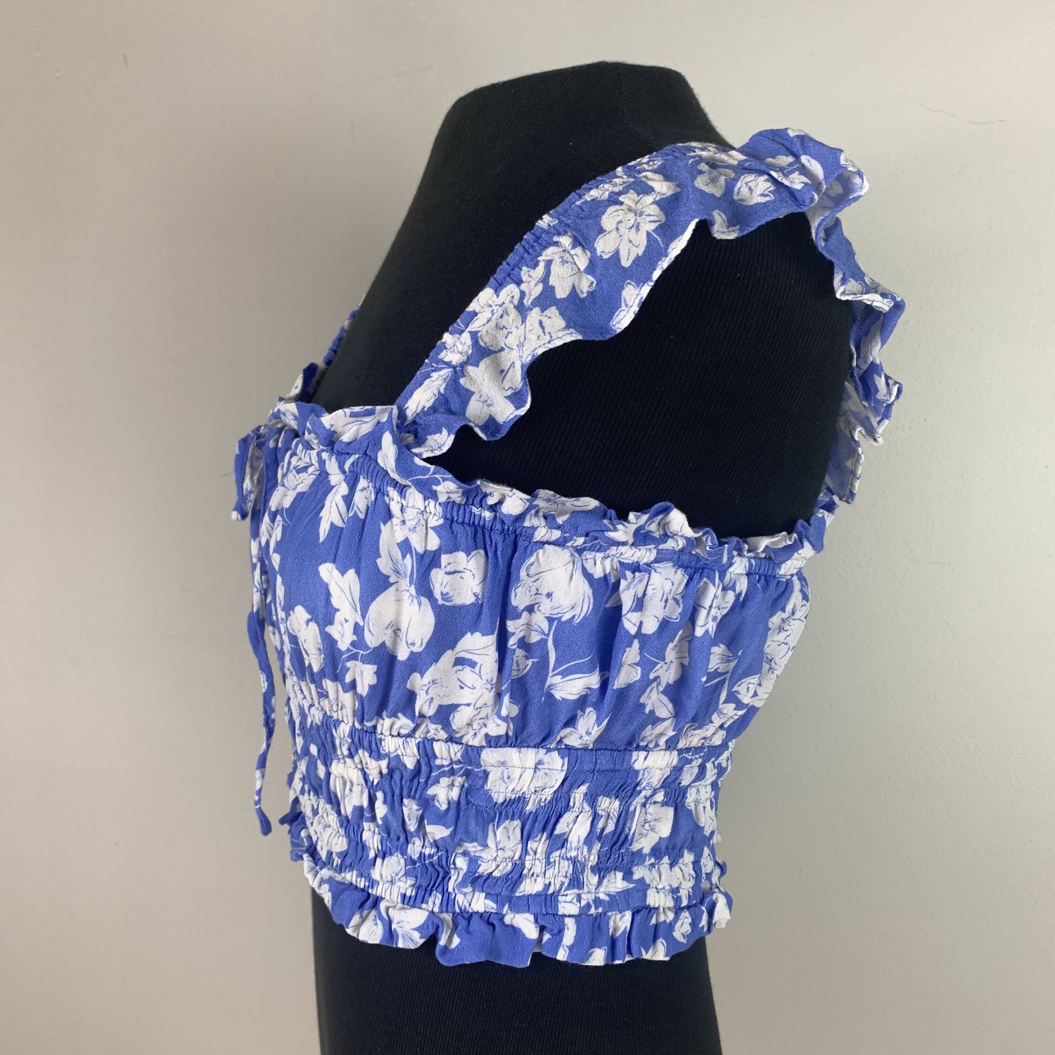 Yumi Kim Kary Keyhole Crop Top - Floral - Blue White - M