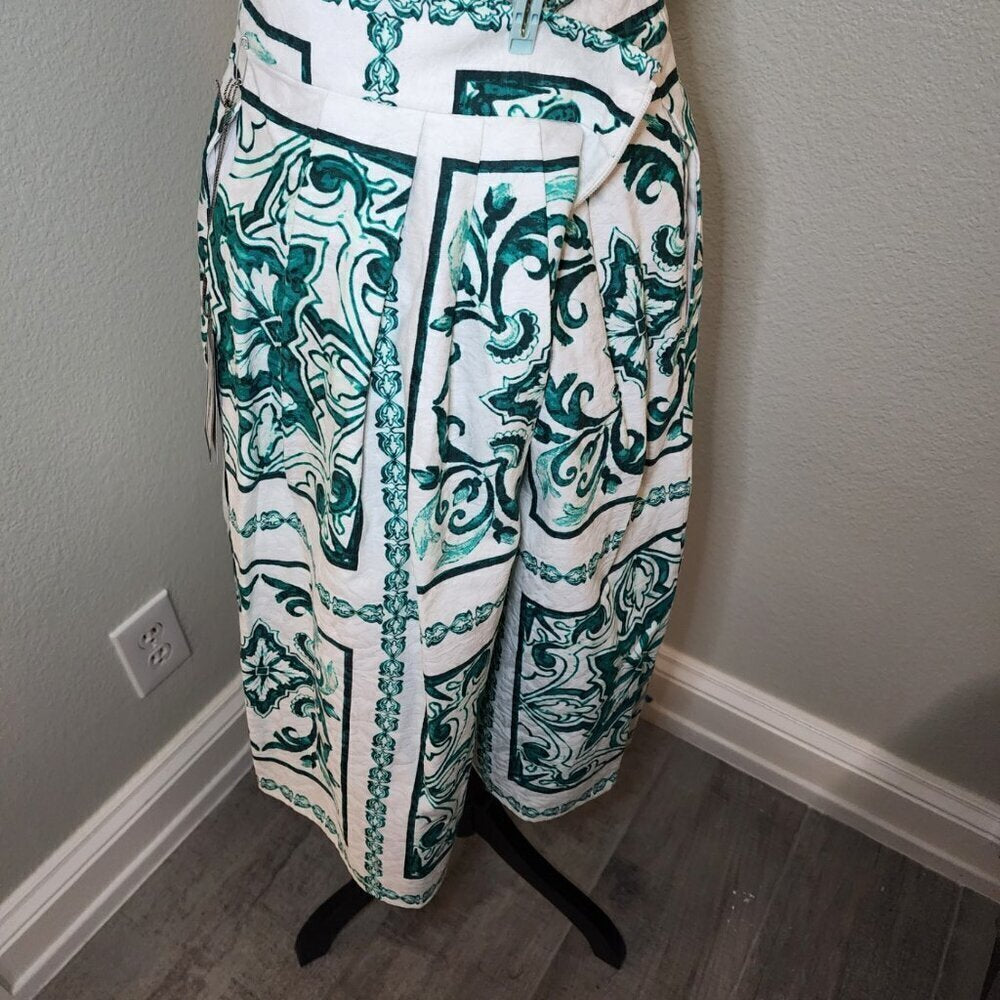 Eva Mendes Green and White Skirt in size 12