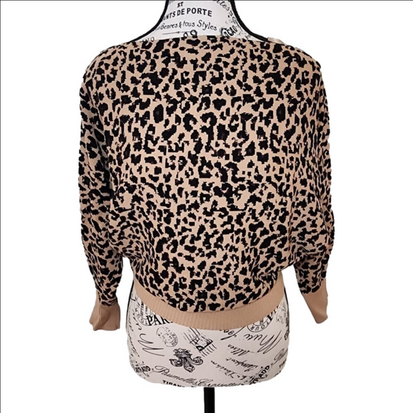 New York and Company Cheetah Print Cropped Sweater Size M