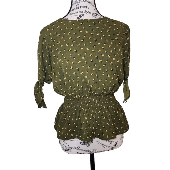 E &amp; M Green &amp; Yellow Floral Blouse Size S