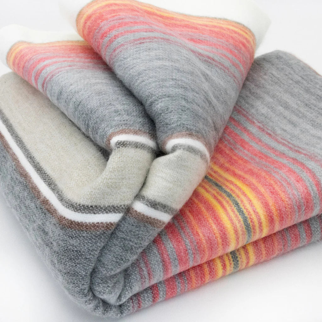 Ecualama ajilanga - baby alpaca wool throw blanket / sofa cover - queen 95 x 65 in - sunset hues - red/orange/dark gray