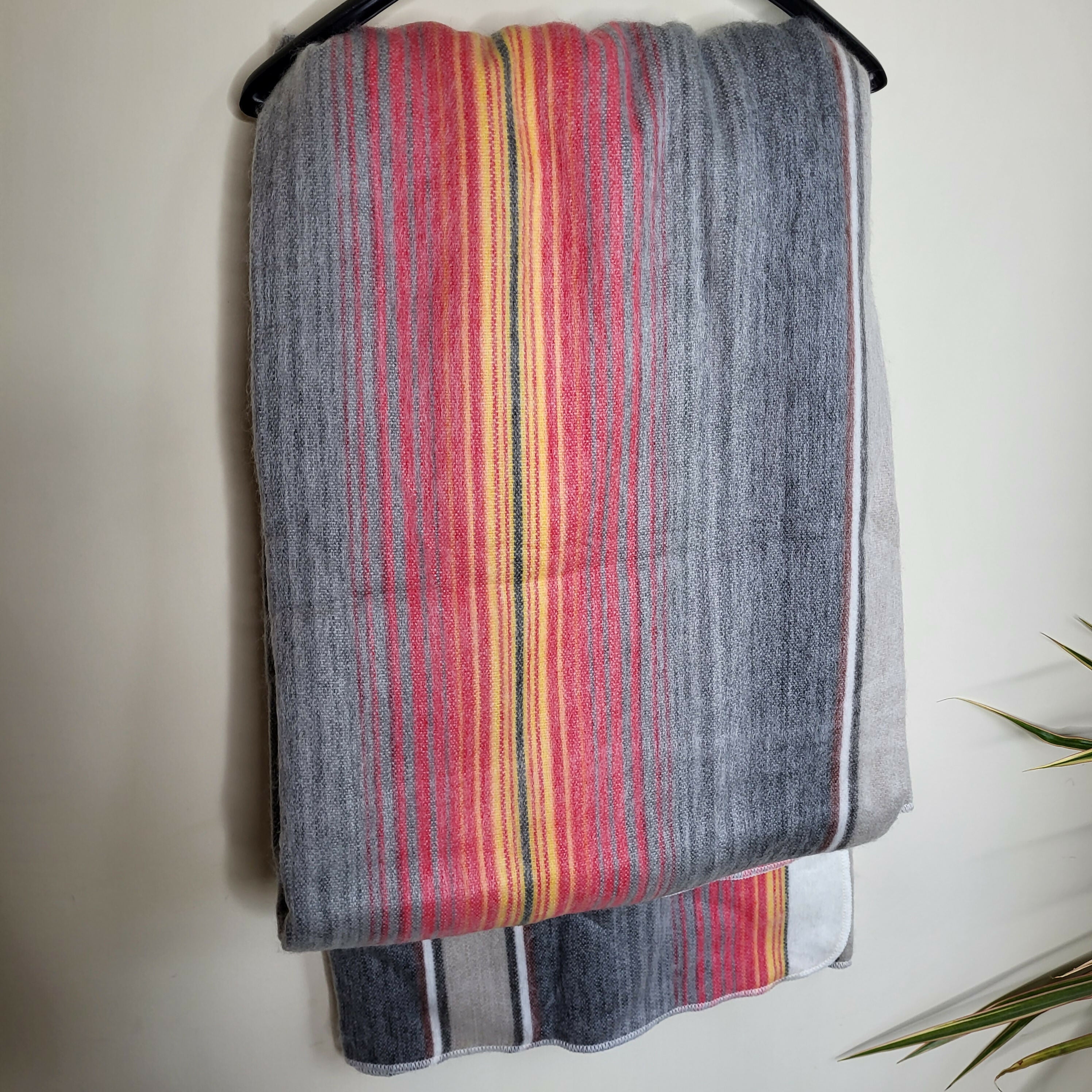 Ecualama ajilanga - baby alpaca wool throw blanket / sofa cover - queen 95 x 65 in - sunset hues - red/orange/dark gray