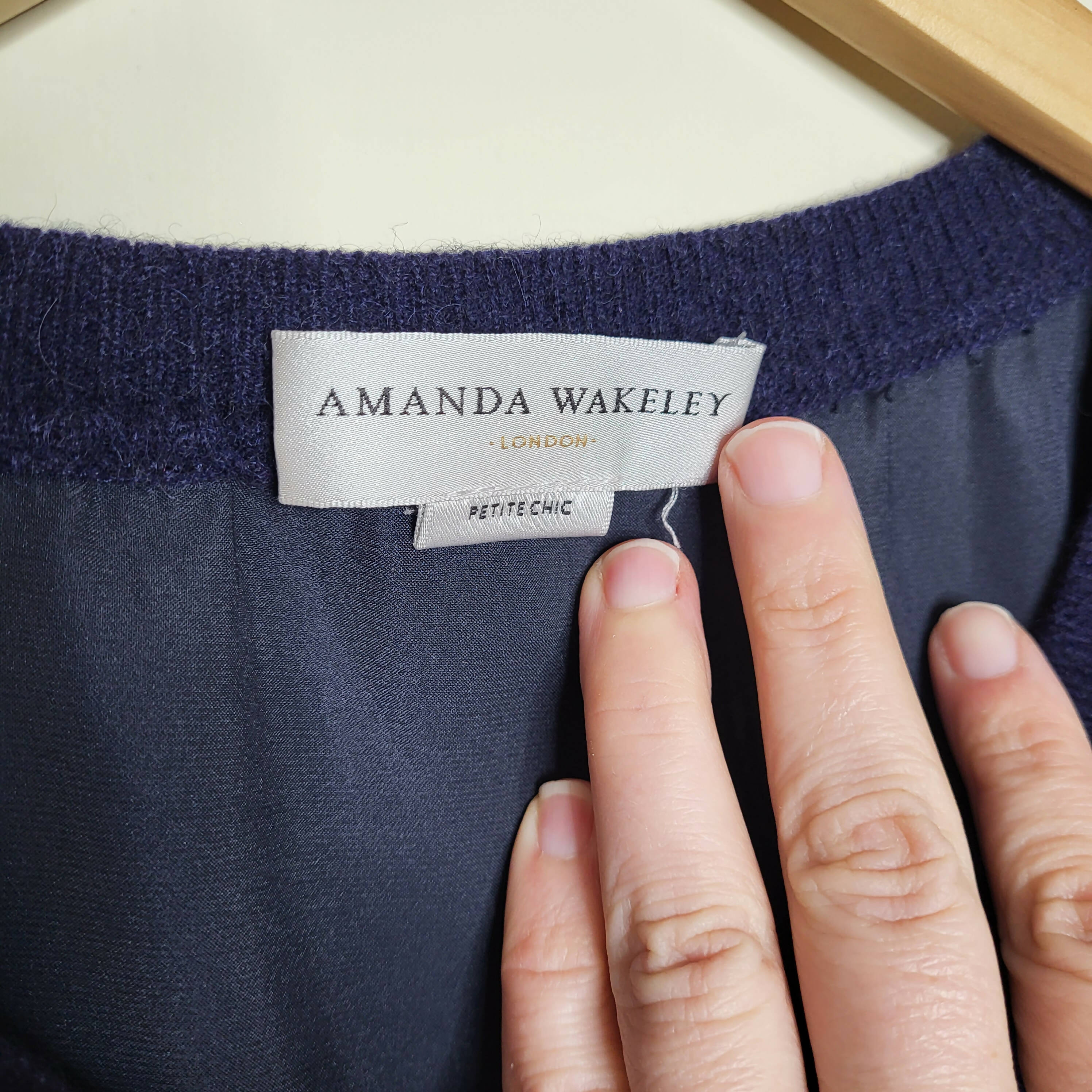 Amanda Wakeley Satin Paneled Cashmere and Wool Blend Sweater - /Navy