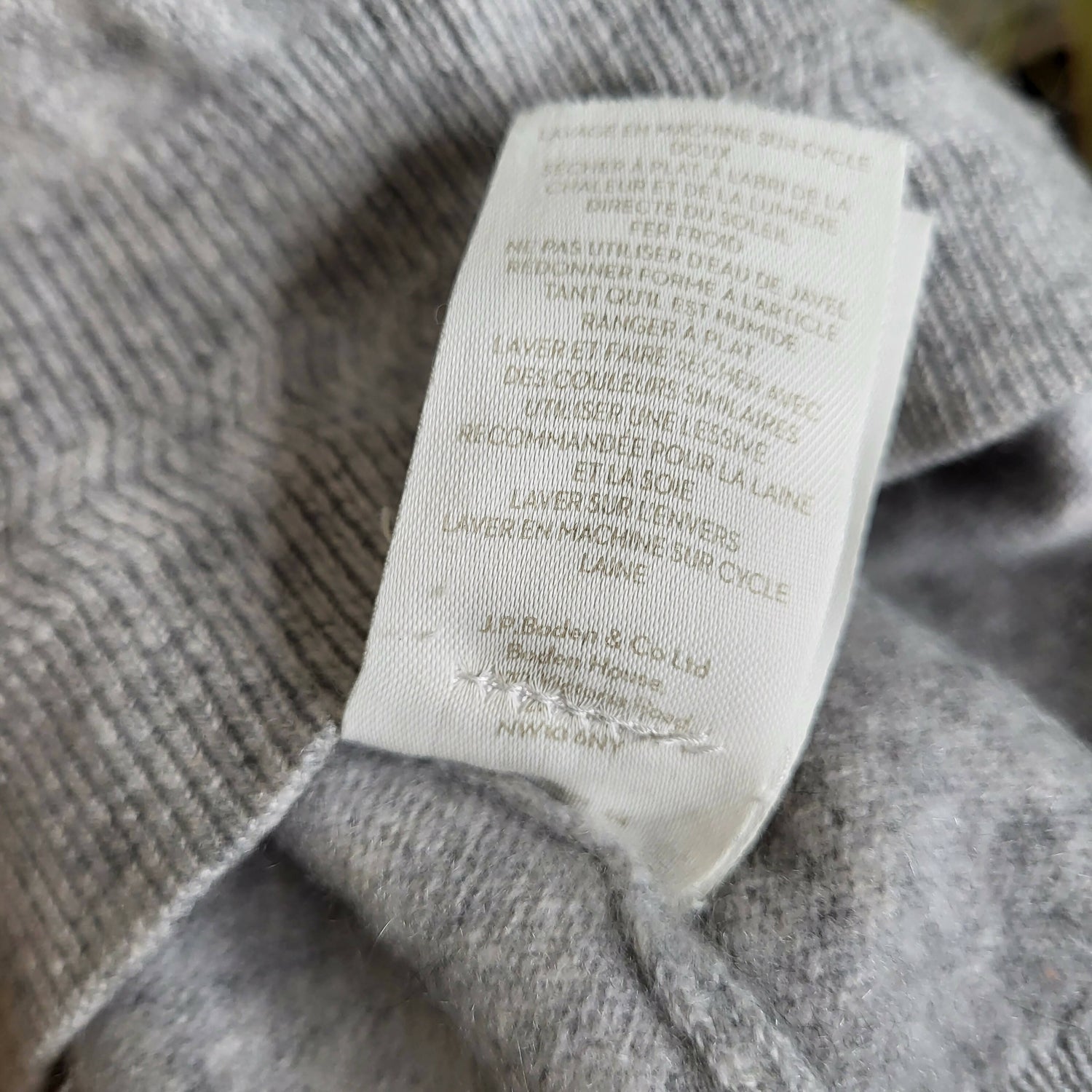 Boden Long Sleeve V-Neck Cashmere Sweater - /Gray