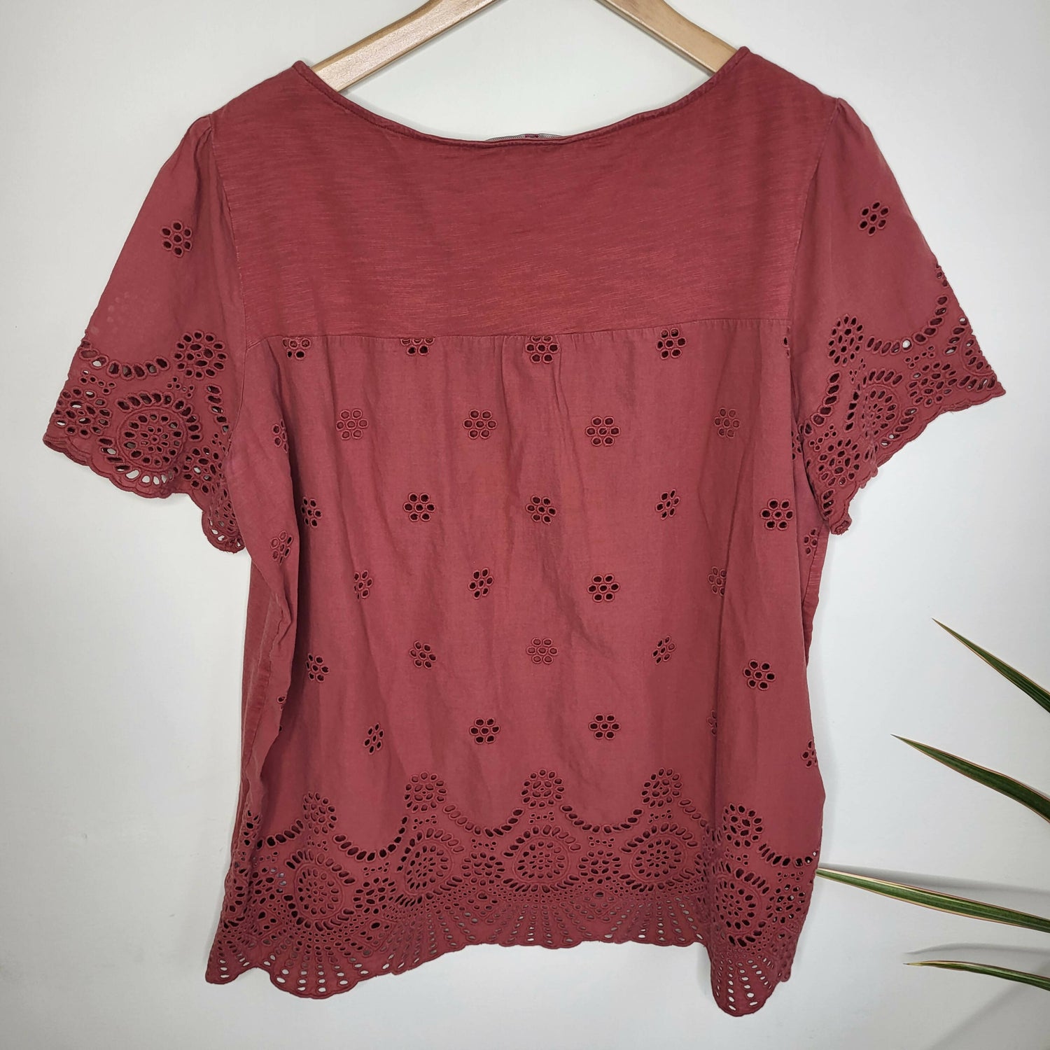 Boden Short Sleeve Broderie Tee - /Red