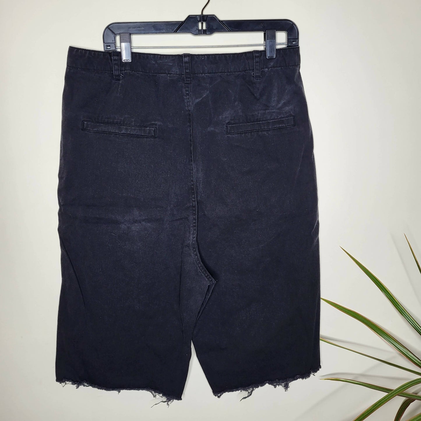 Oak Frayed Hem Crop shorts