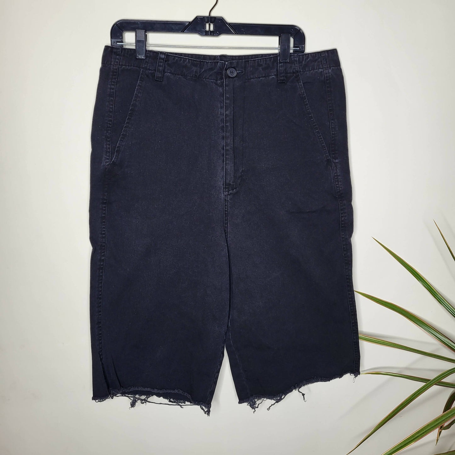 Oak Frayed Hem Crop shorts