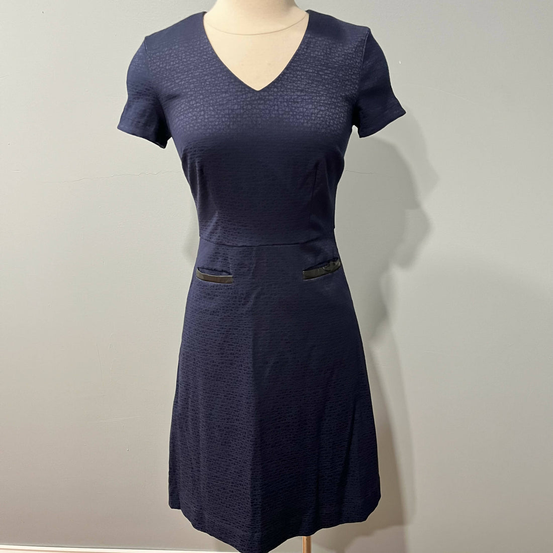 Nora Gardner Welt Pocketed Textured Short Sleeve Dress - Navy