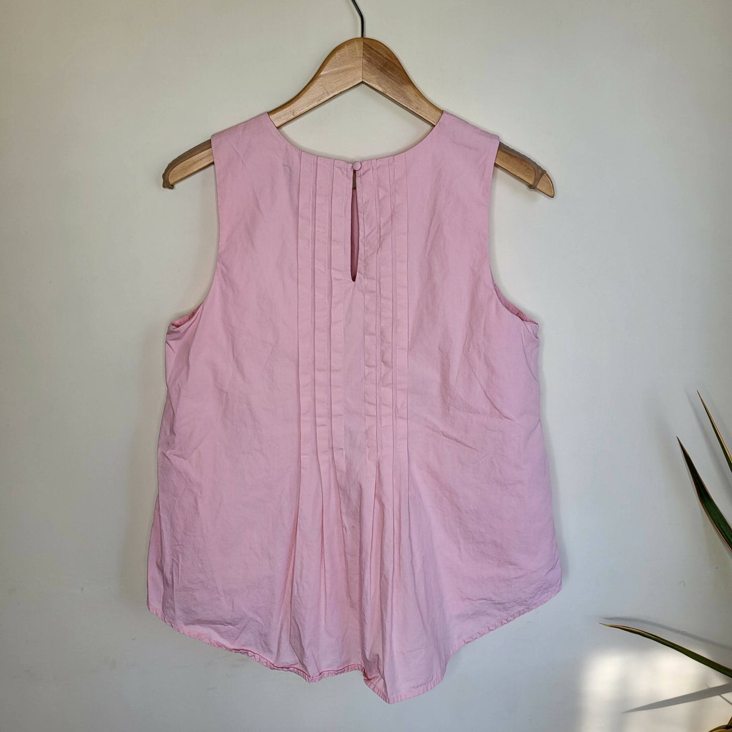 Vertigo Sleeveless Pleated Top - /Pink