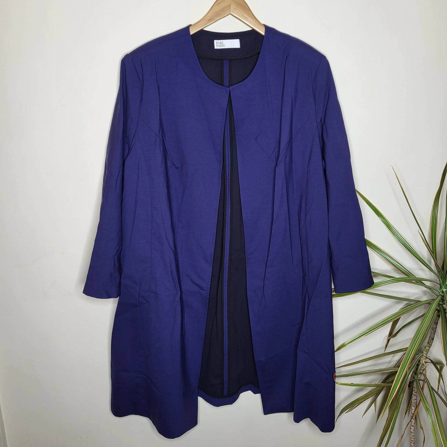 Pari Passu Wool Blend Side Split Jacket Fit D: &quot;Modified Hour Glass&quot; - Navy