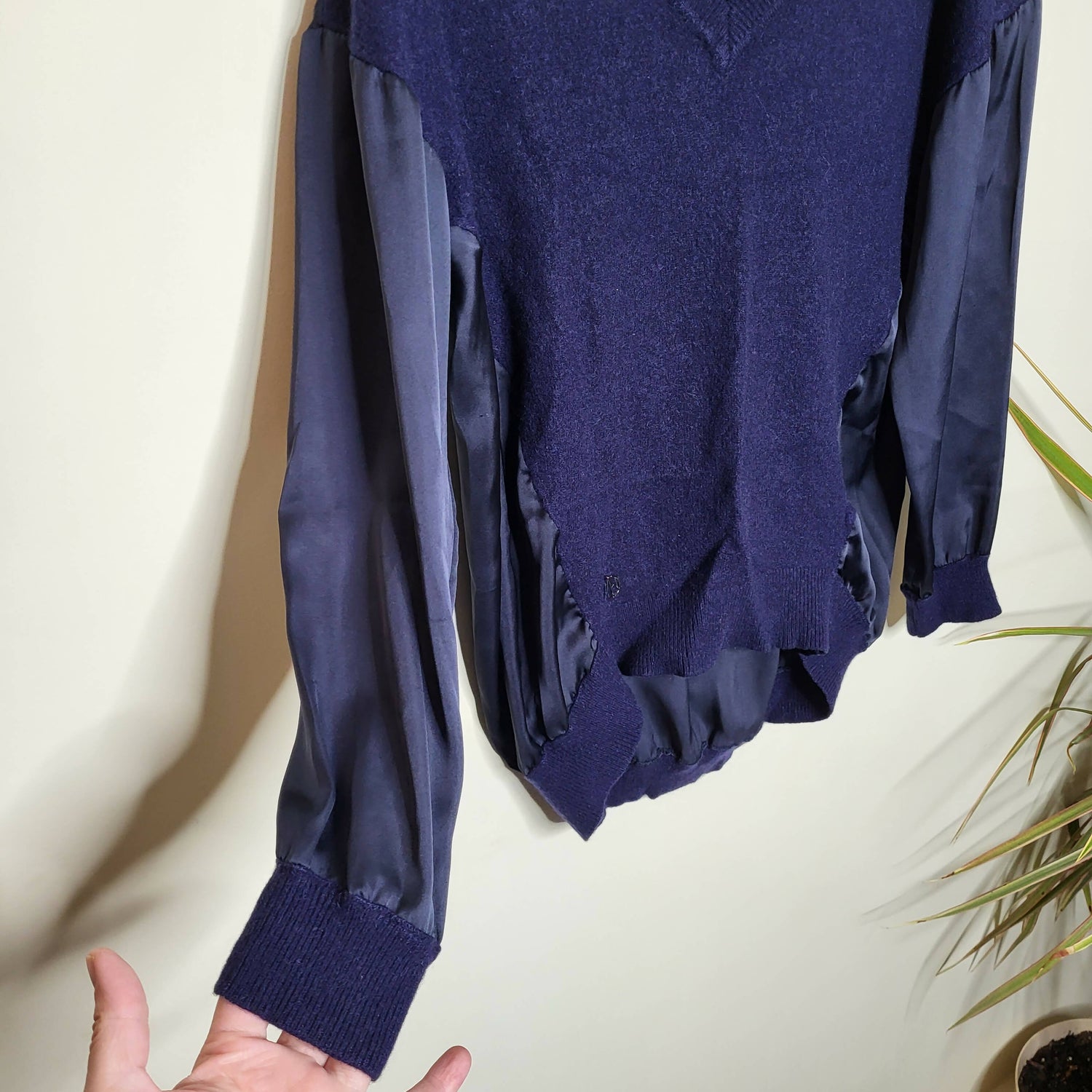 Amanda Wakeley Satin Paneled Cashmere and Wool Blend Sweater - /Navy