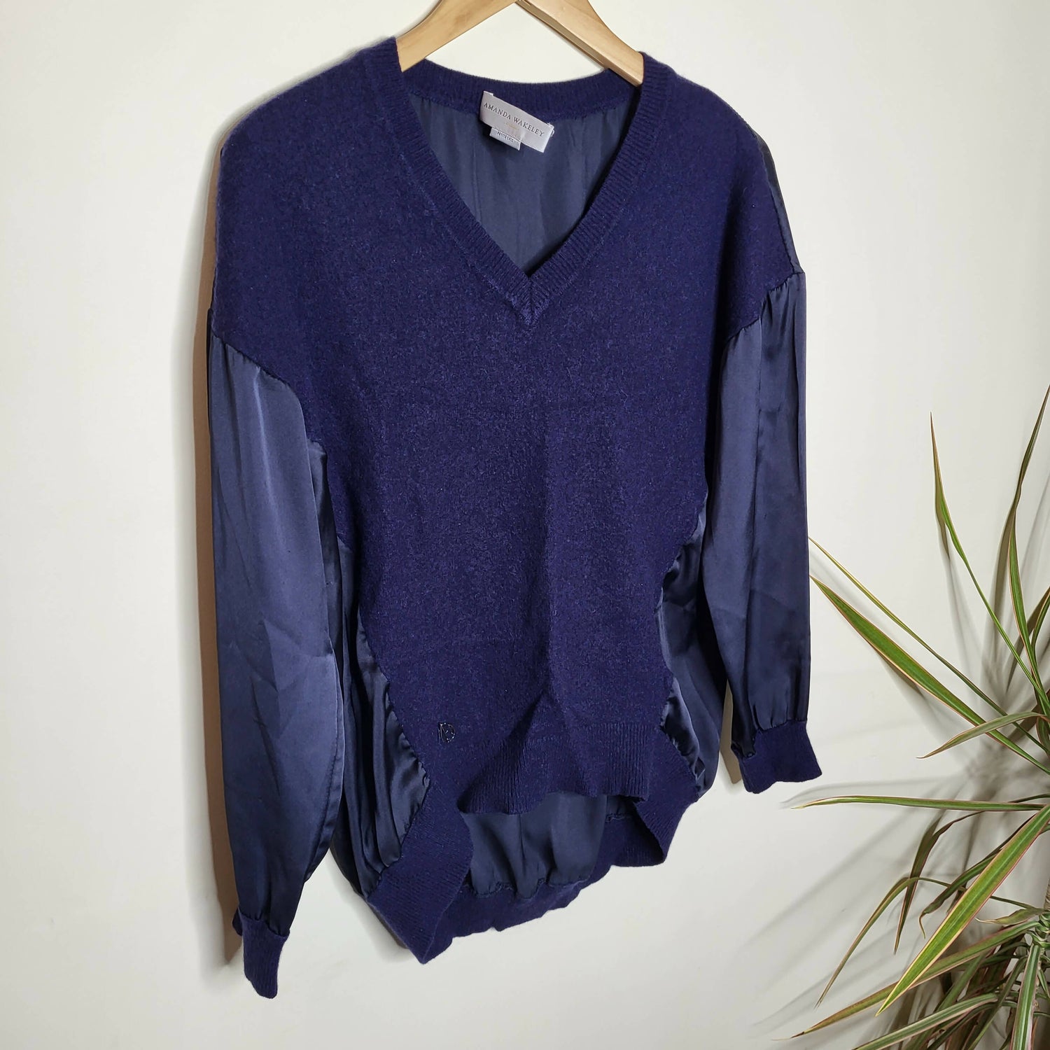 Amanda Wakeley Satin Paneled Cashmere and Wool Blend Sweater - /Navy