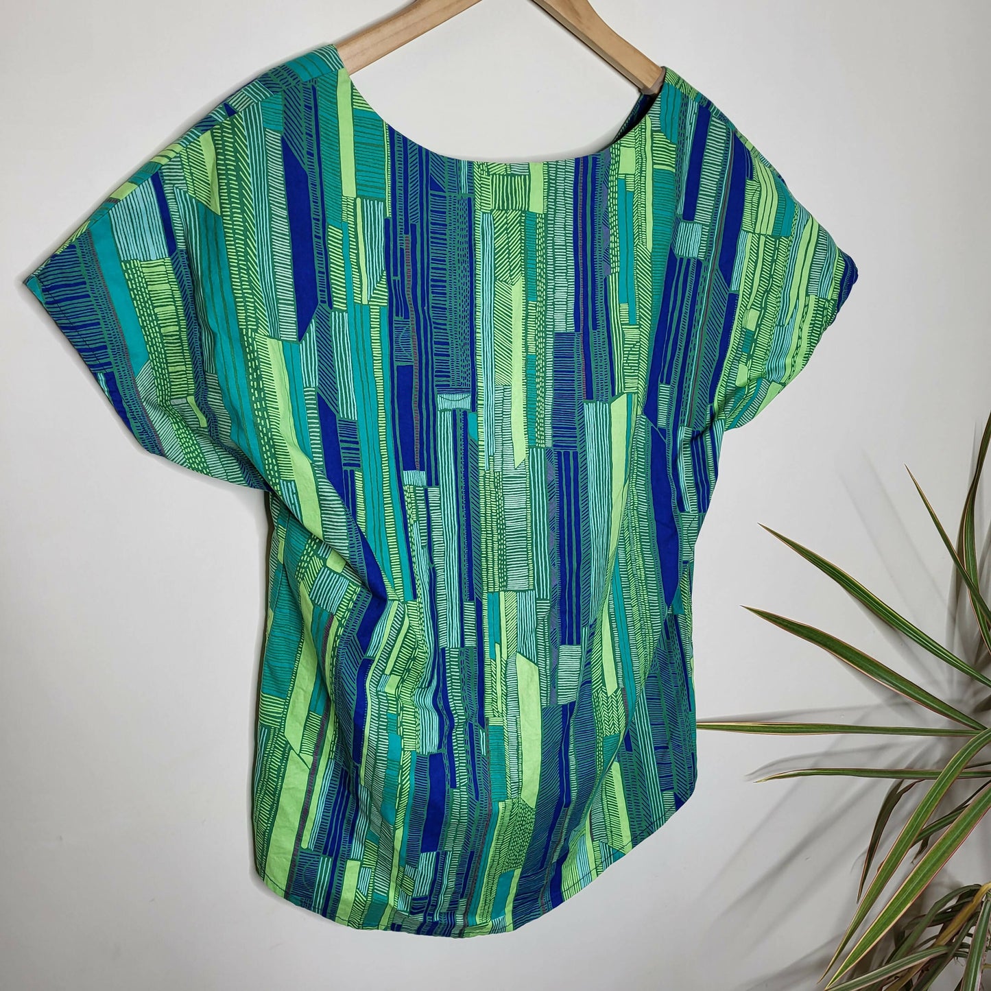 Oula Short Sleeve V-Neck Wax Printed Tee - Geometric - Green Multi