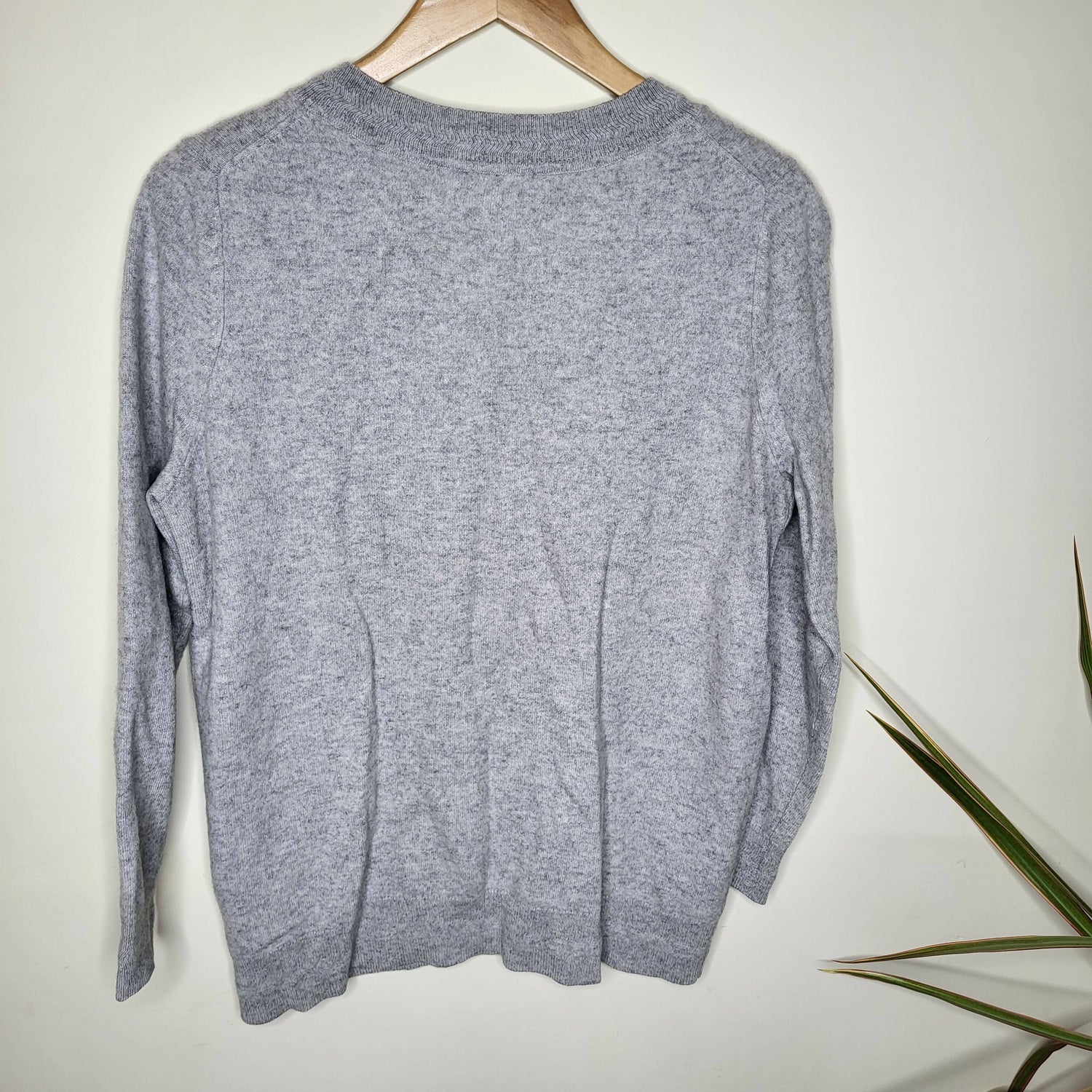 Boden Long Sleeve V-Neck Cashmere Sweater - /Gray