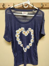 Miken Navy Short-Sleeve Top with White Daisy Heart
