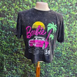 Barbie Malibu Graphic T-Shirt Womens Medium Gray Mineral Wash Pink Co…